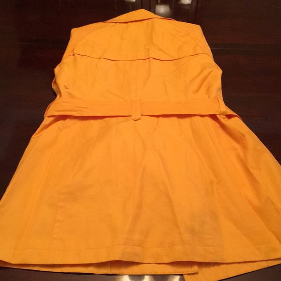 Michael Kors yellow trench coat - Picture 6 of 6